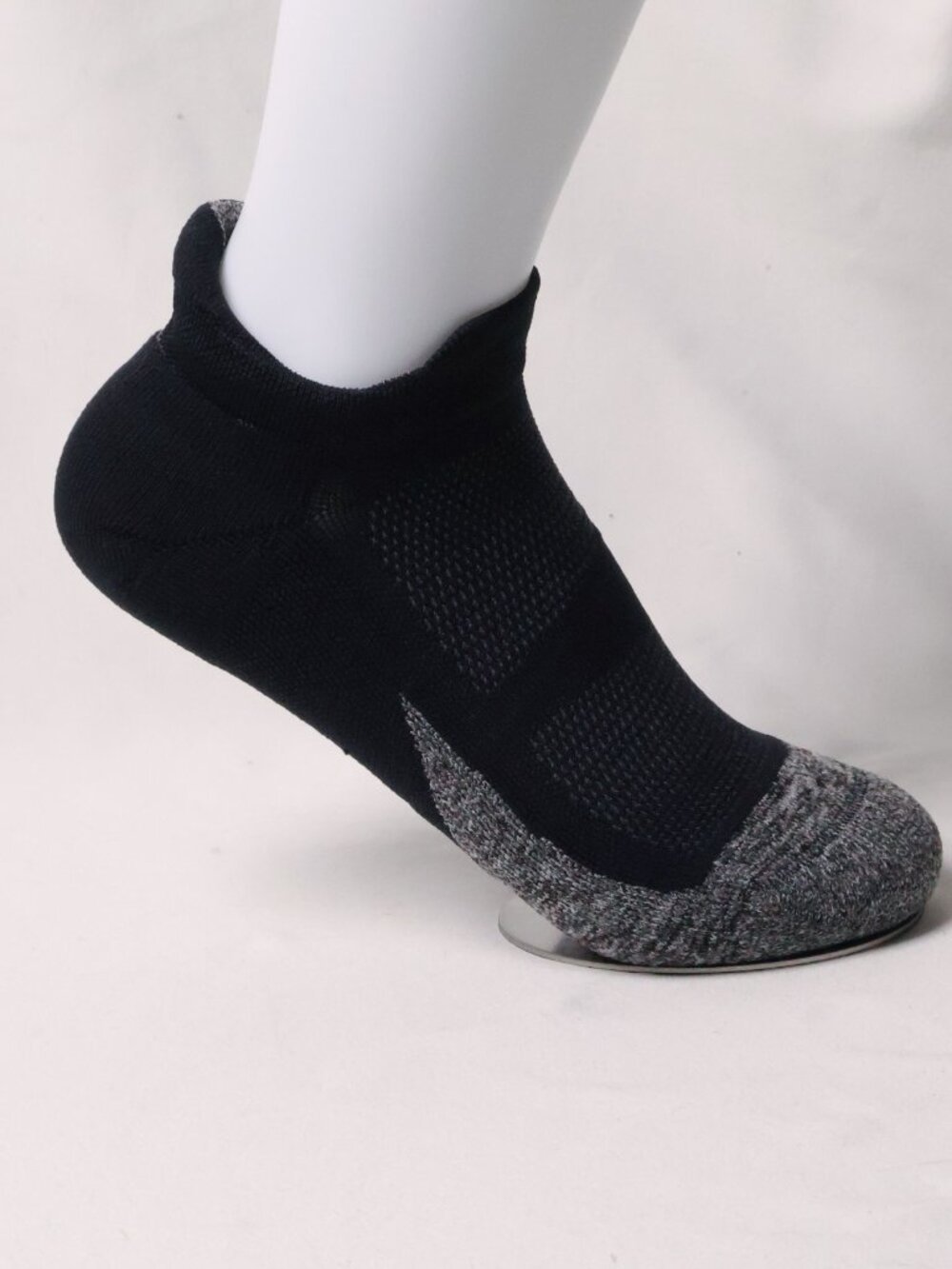 Feetures Ankle Socks Black Cushioned [Size L] - Picture 3 of 4